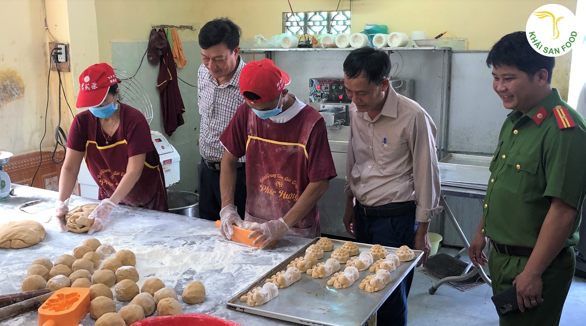 Cùng Khải San Food tìm hiểu tại sao và vì sao phải giữ vệ sinh an toàn thực phẩm cũng như những lời khuyên giữ gìn an toàn vệ sinh thực phẩm!