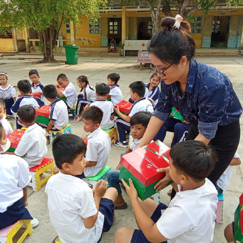 Quà Tặng Học Sinh - Trao Yêu Thương, Khơi Dậy Niềm Đam Mê Học Tập