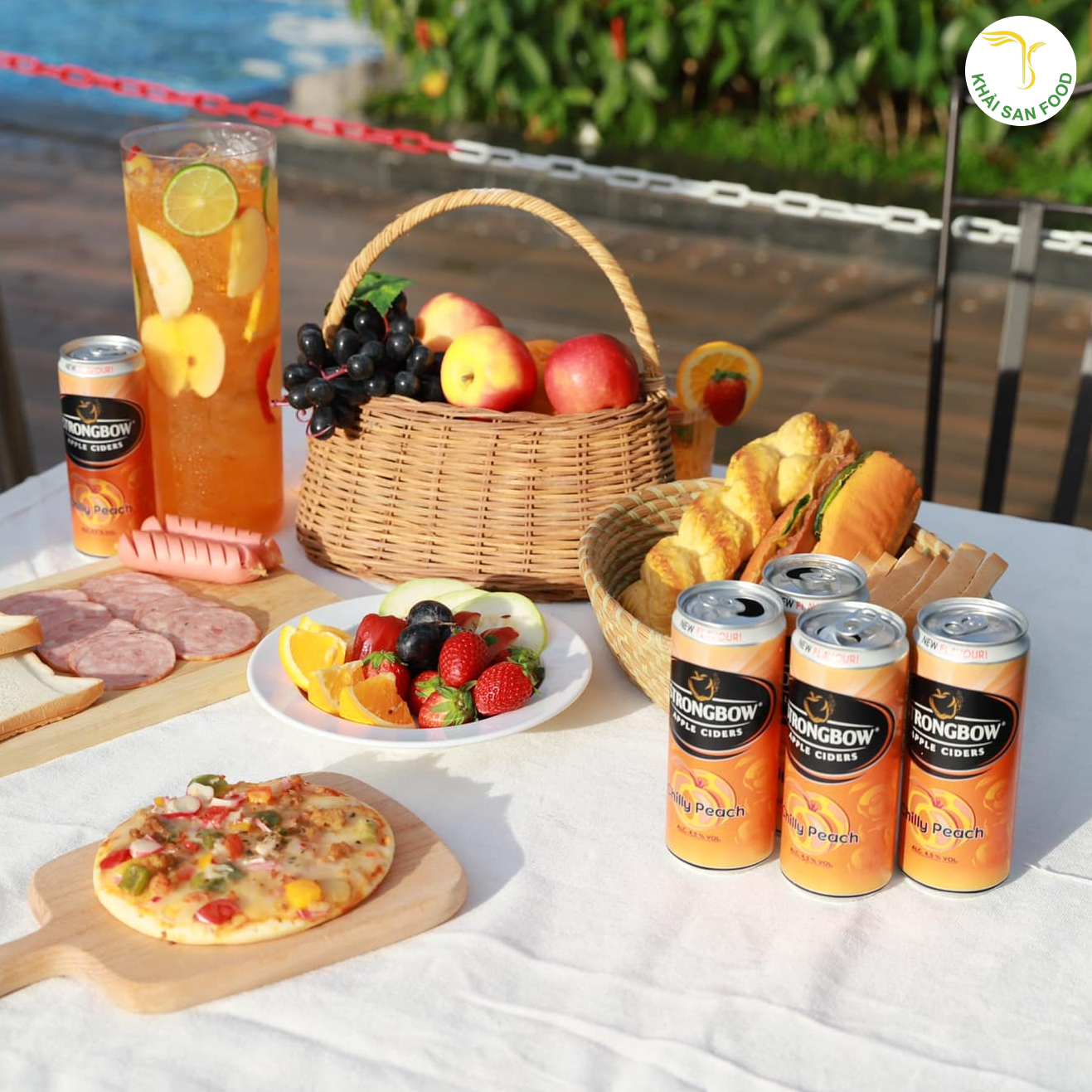 Strongbow Chilly Peach thanh mát, nồng độ nhẹ, phù hợp cho các bữa tiệc ngoài trời, ngon hơn khi uống lạnh