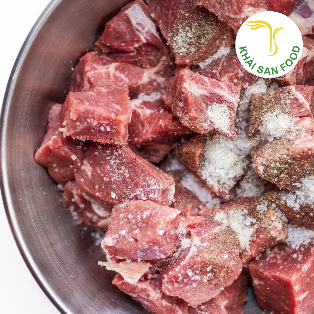 Biết cách chọn thịt bò ngon không là chưa đủ, để thịt bò giữ được hương vị thơm ngon và giữ lại các chất dinh dưỡng. Bạn cần phải biết cách sơ chế thịt bò đúng cách nữa nhé!