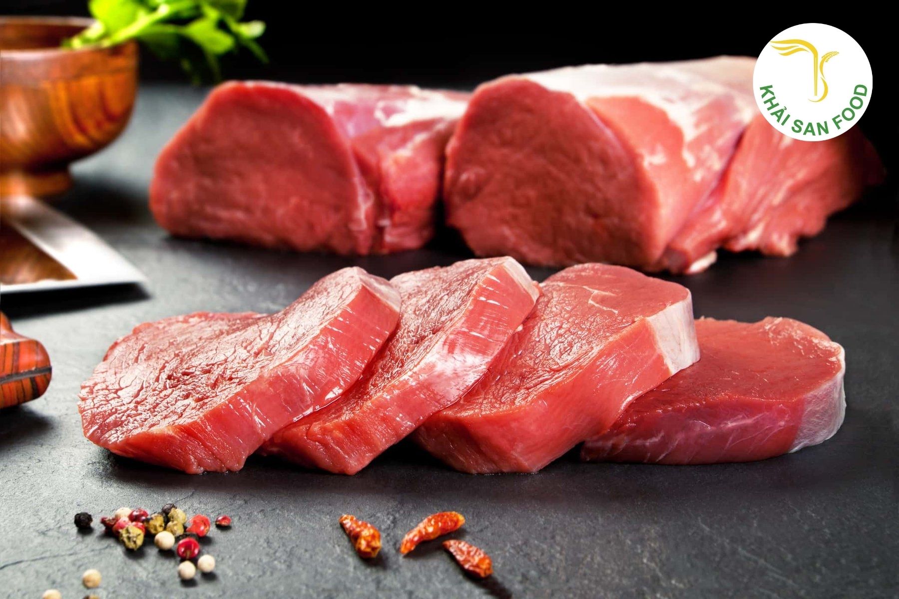 Nhờ giàu Protein nên thịt bò vô cùng tốt cho những người vừa mới phẫu thuật xong, những người hoạt động nhiều. Vitamin B12, B6 trong thịt bò có chức năng giúp hình thành máu đồng thời bảo vệ hệ thần kinh.  