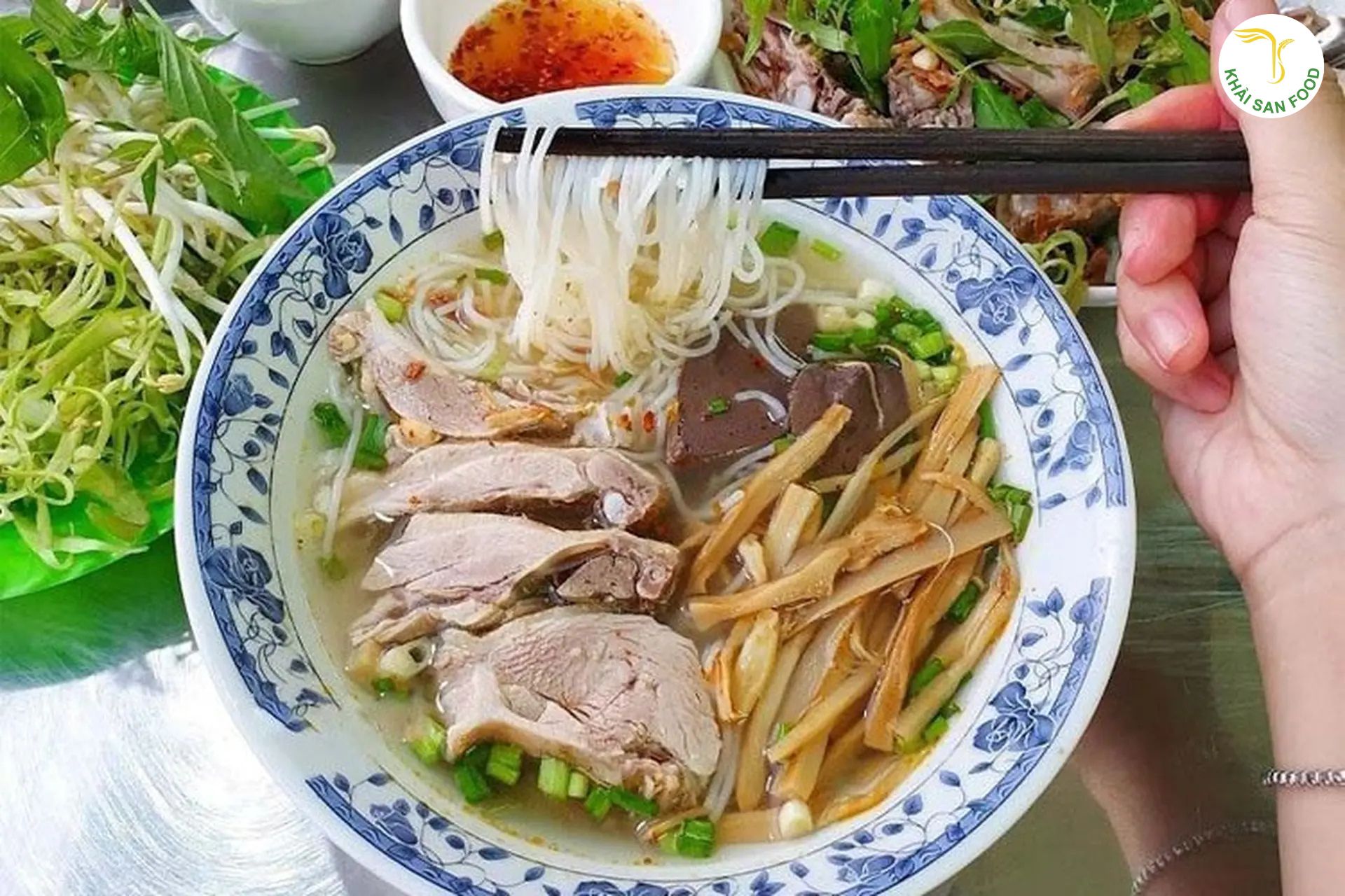 Bún khô ăn với gì