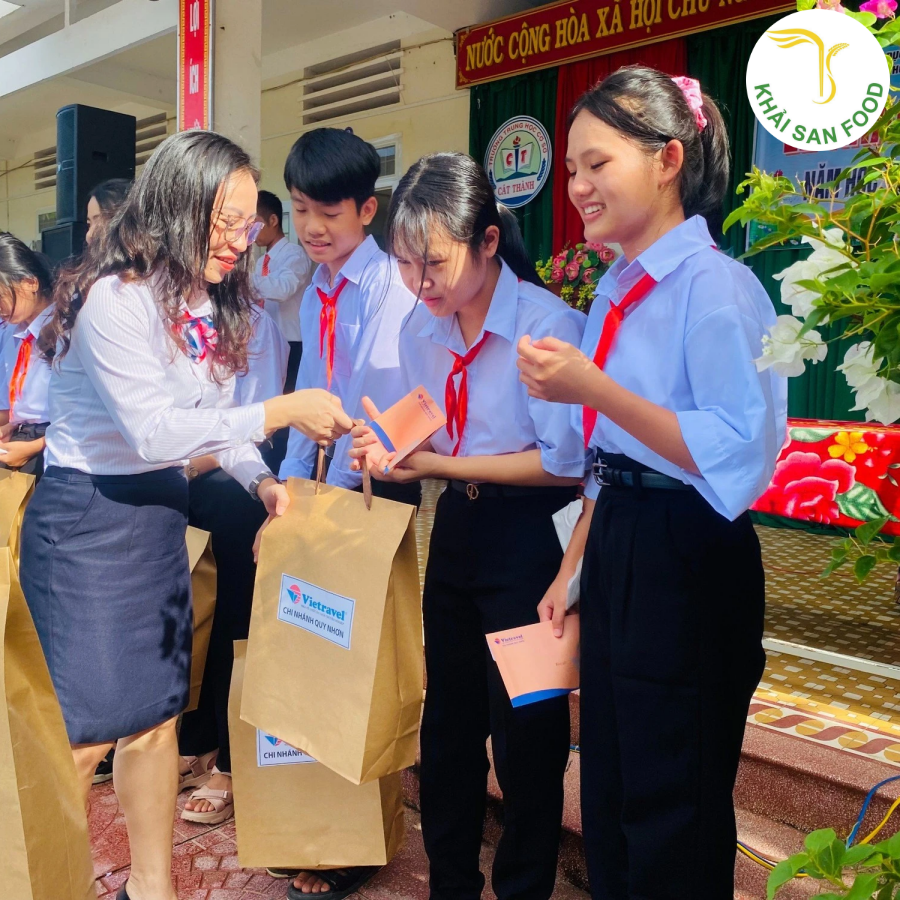 Tặng quà gì cho học sinh cấp 2 là câu hỏi được nhiều phụ huynh quan tâm