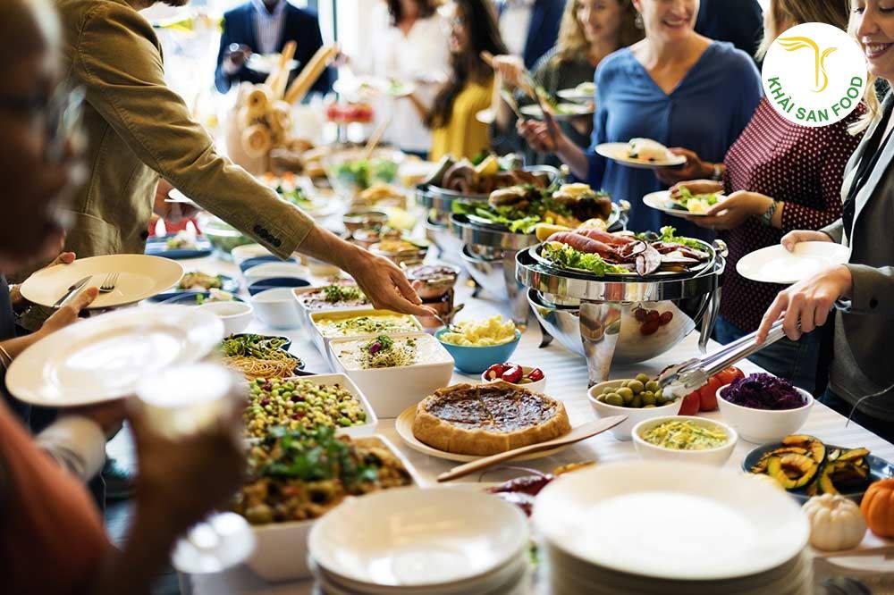 Tiệc buffet mang đến cho khách hàng nhiều sự lựa chọn về món ăn