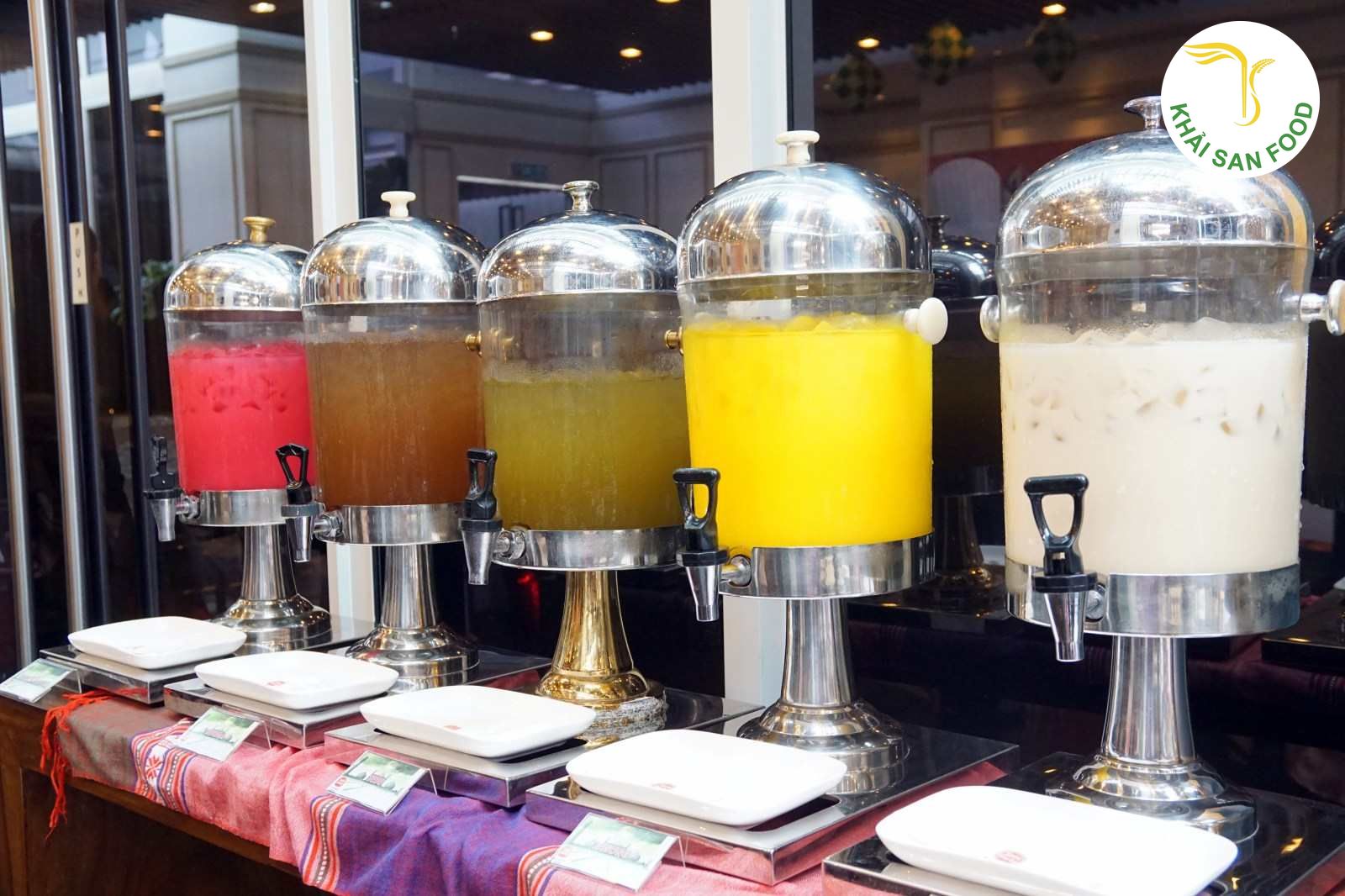 Cách setup quầy buffet phân chia rõ ràng theo từng khu vực