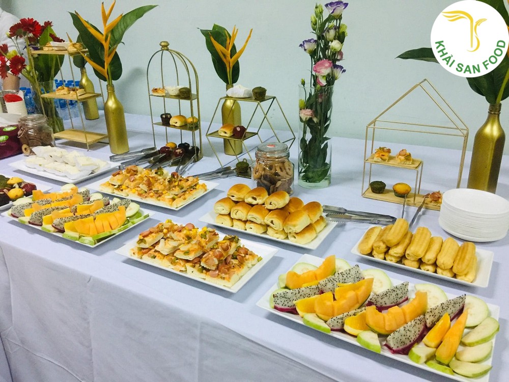 Cách trình bày và trang trí các dụng cụ phục vụ ăn uống tiệc buffet