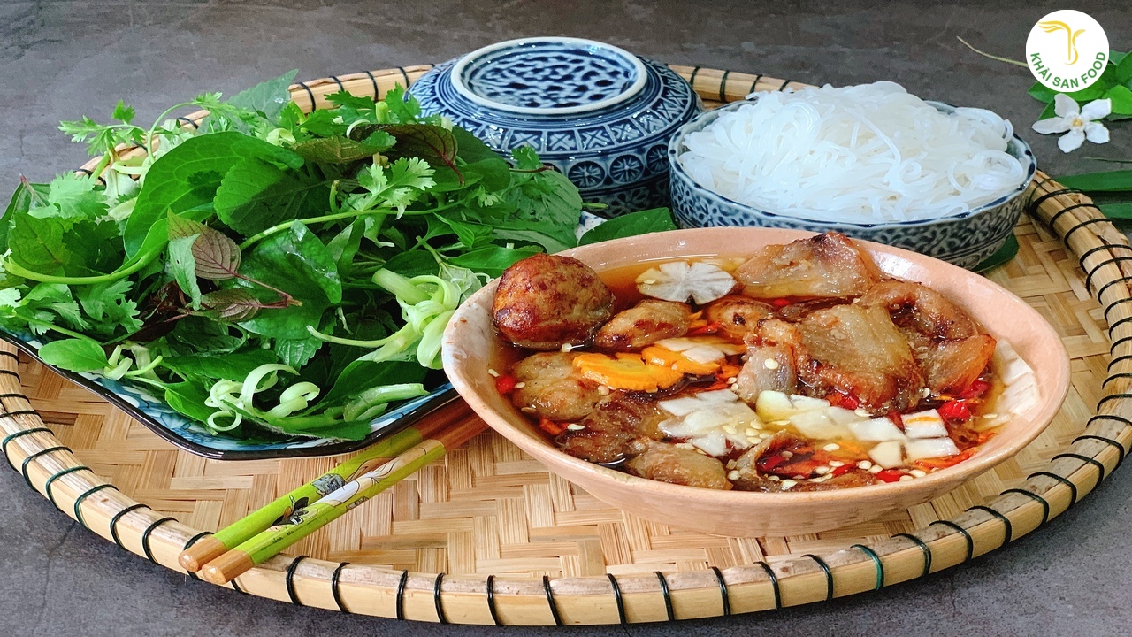 Bún chả là món ăn thơm ngon, làm xiêu lòng nhiều người