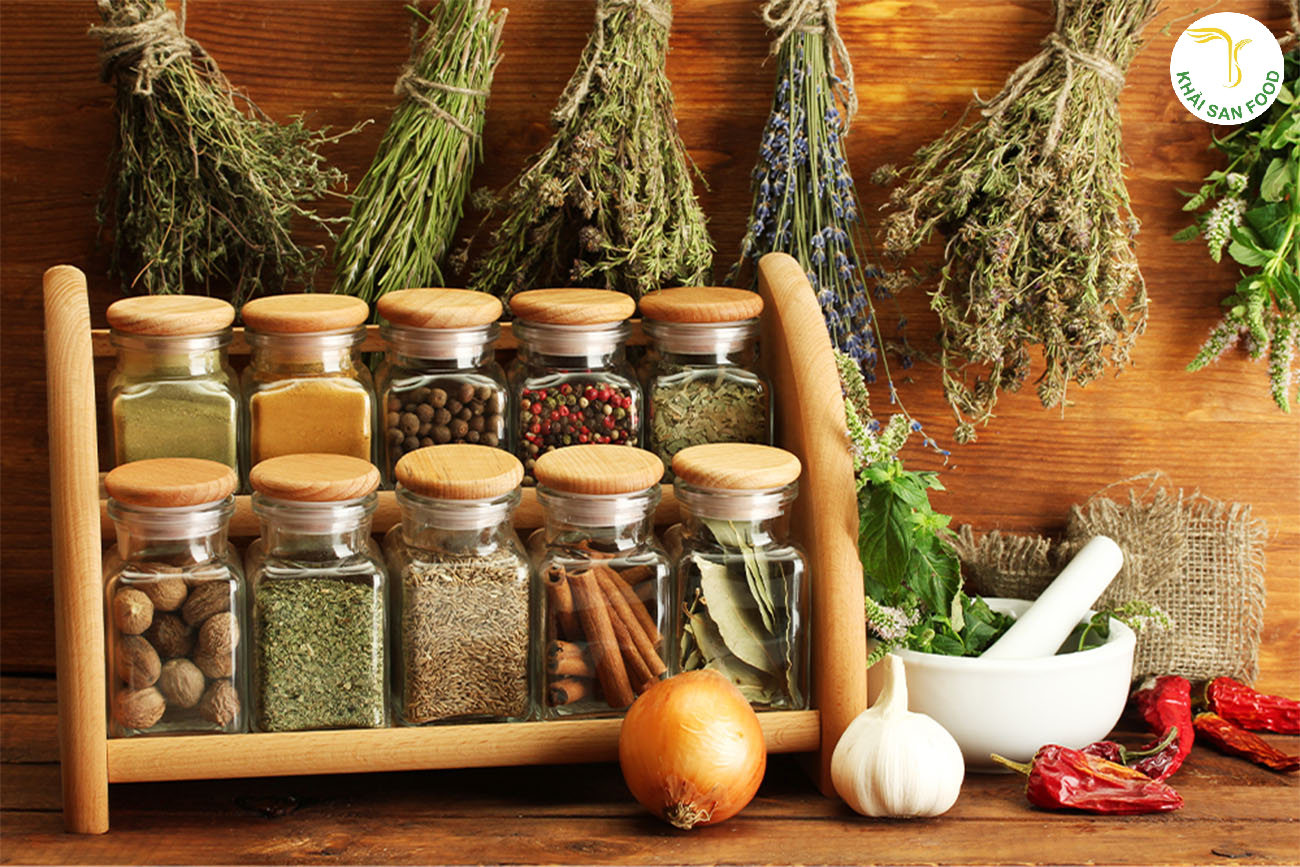 Cần bảo quản gia vị trong lọ kín