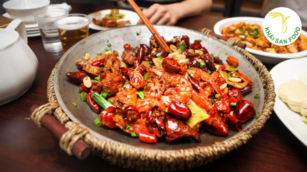 Uống bia và ăn các món cay dễ bị đầy hơi, ợ chua