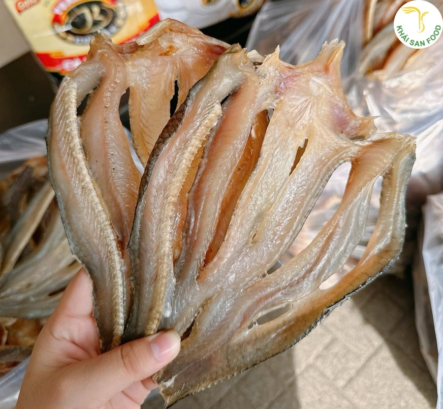 Khô cá lóc ngon khi ngửi sẽ thấy mùi thơm đặc trưng của cá khô Khô cá lóc ngon khi ngửi sẽ thấy mùi thơm đặc trưng của cá khô