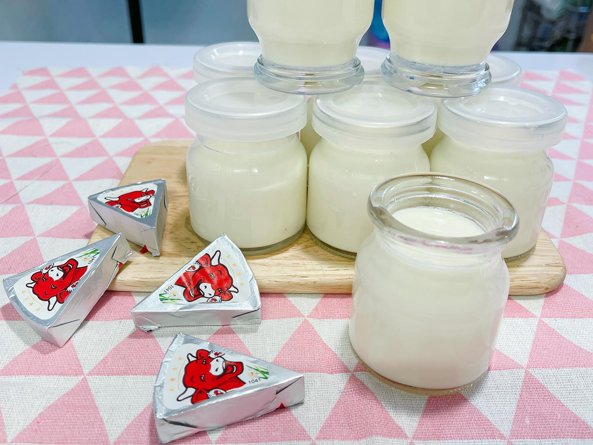 Phô Mai Con Bò Cười Bao Nhiêu Calo? Cách Cho Bé Ăn